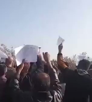 Saqez, W Iran  Despite the government's threats, locals rallied in Aychi Cemetery where MahsaAmini is buried & chanted against the government to mark the 40th day of her murder.   Death to the dictator. they chant